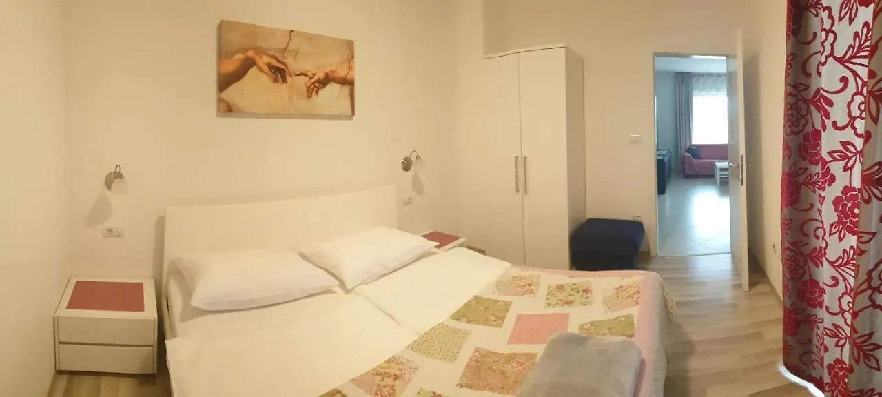 Villa Ema ロヴィニ 0*,